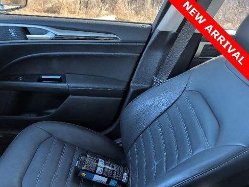 Used 2016 Ford Fusion SE w/ Equipment Group 202A image 16