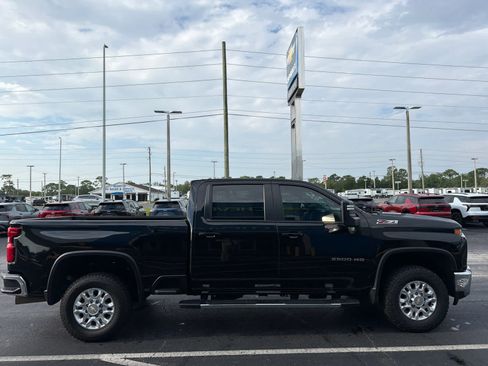 Used 2023 Chevrolet Silverado 2500 LT AWD/4WD image 6