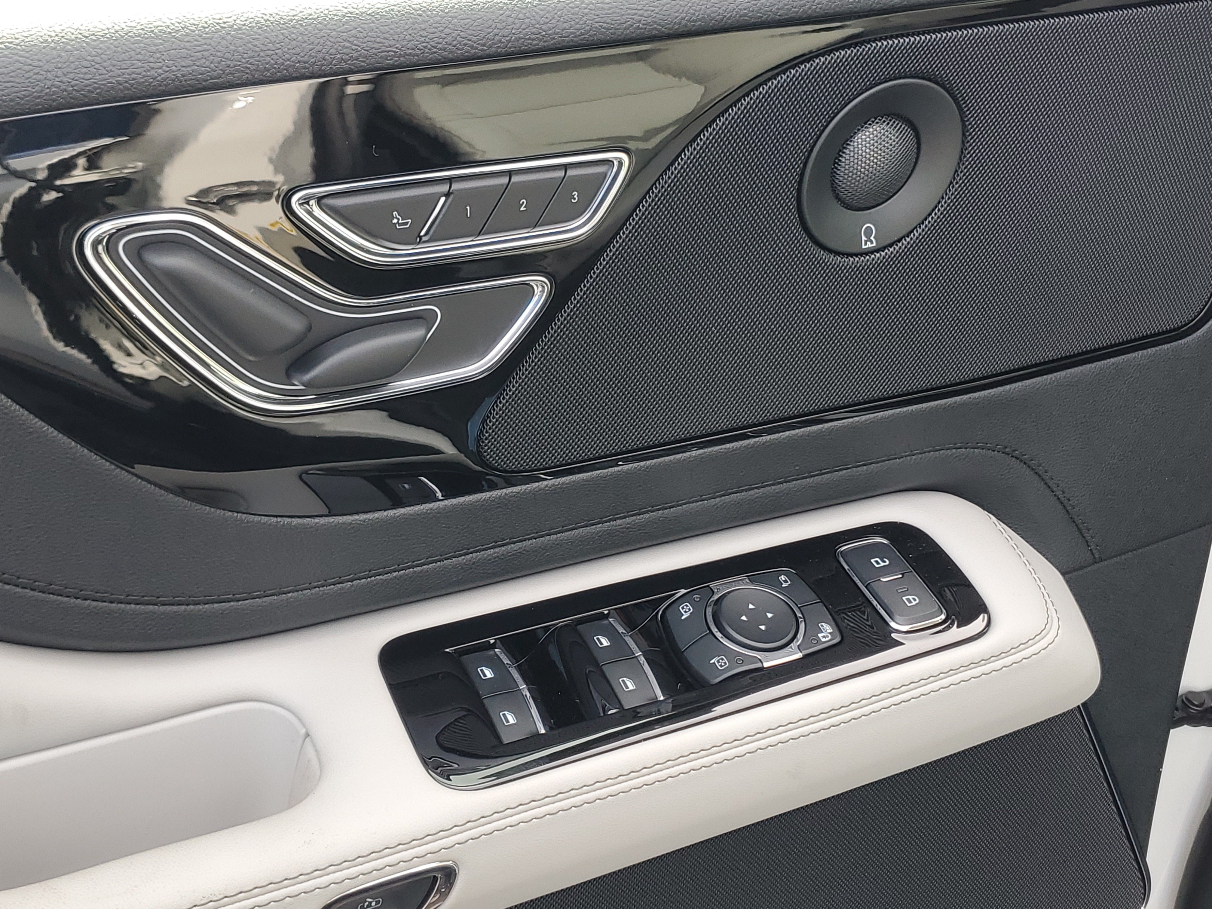 New 2026 Lincoln Aviator AWD image 9