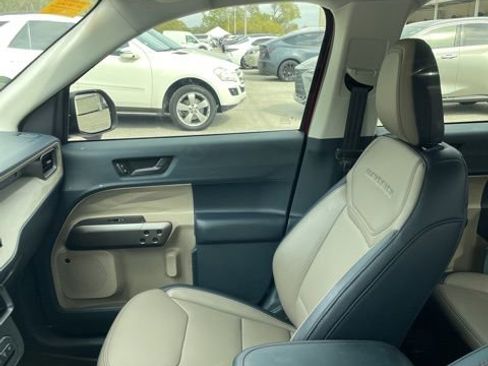 Used 2025 Ford Maverick Lariat w/ 4K Tow Package image 9