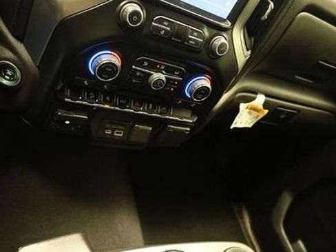 Used 2022 Chevrolet Silverado 1500 LT AWD/4WD image 24