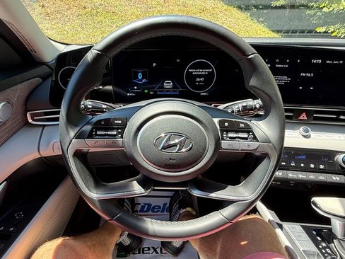 Used 2023 Hyundai Elantra Limited FWD image 18