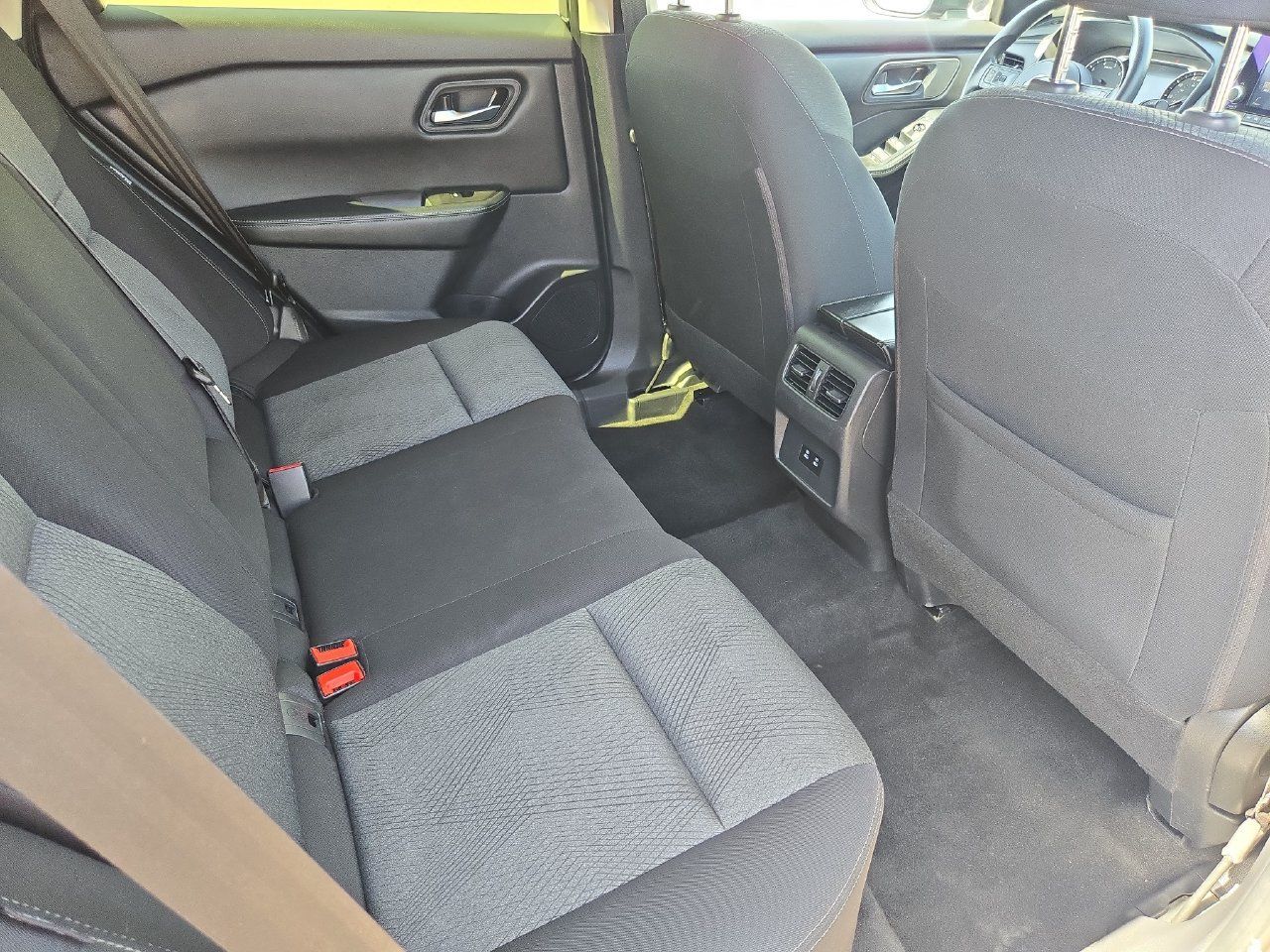 Used 2024 Nissan Rogue SV AWD/4WD image 11