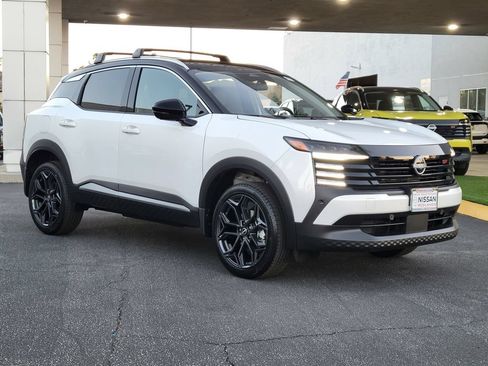 New 2026 Nissan Kicks SR FWD image 14