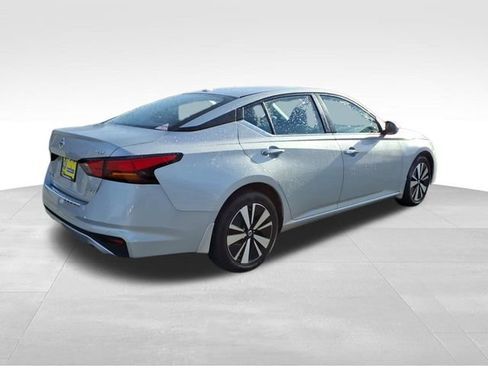 Used 2022 Nissan Altima 2.5 SV w/ SV Premium Package image 11