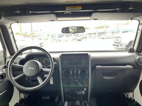 Used 2009 Jeep Wrangler Unlimited X RWD image 12