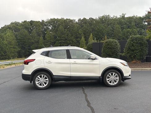 Used 2018 Nissan Rogue Sport SV w/ SV All-Weather Package AWD/4WD image 5