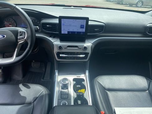 Used 2021 Ford Explorer XLT w/ Equipment Group 202A AWD/4WD image 17
