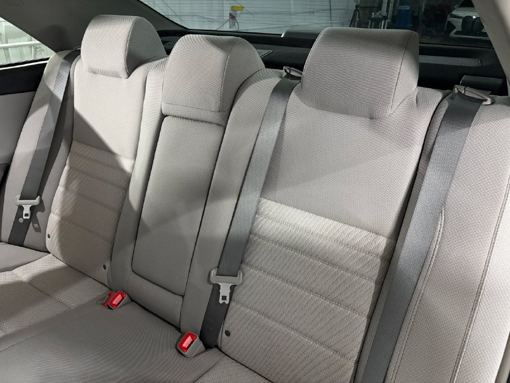 Used 2016 Toyota Camry LE FWD image 34