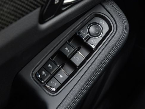 Certified 2026 Porsche Macan AWD/4WD image 19