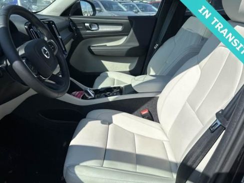 Used 2025 Volvo XC40 B5 Ultra AWD/4WD image 2