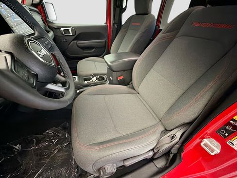 Used 2025 Jeep Wrangler Unlimited Rubicon AWD/4WD image 11