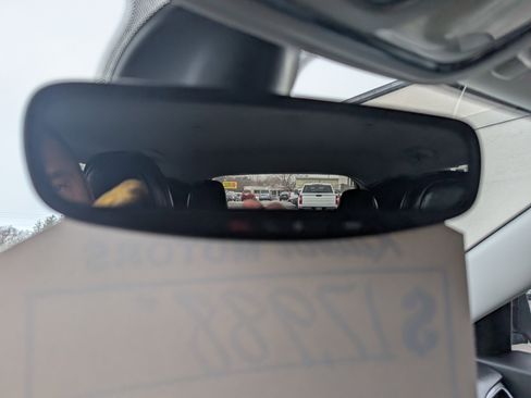 Used 2019 Jeep Cherokee Limited image 25