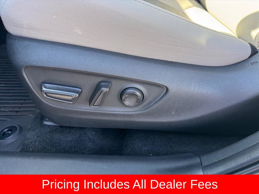 Used 2025 Toyota RAV4 XLE w/ Convenience Package FWD image 15