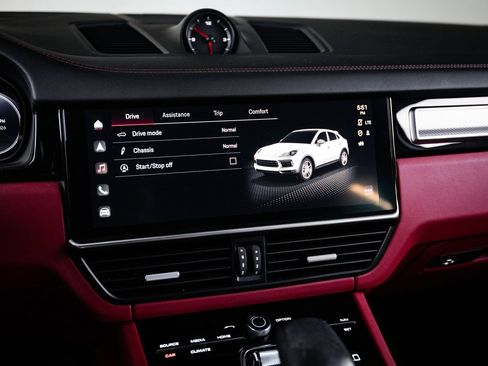 Certified 2023 Porsche Cayenne Platinum Edition AWD/4WD image 18
