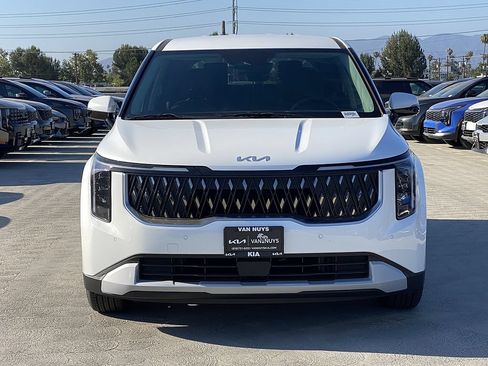 New 2026 Kia Carnival FWD image 9