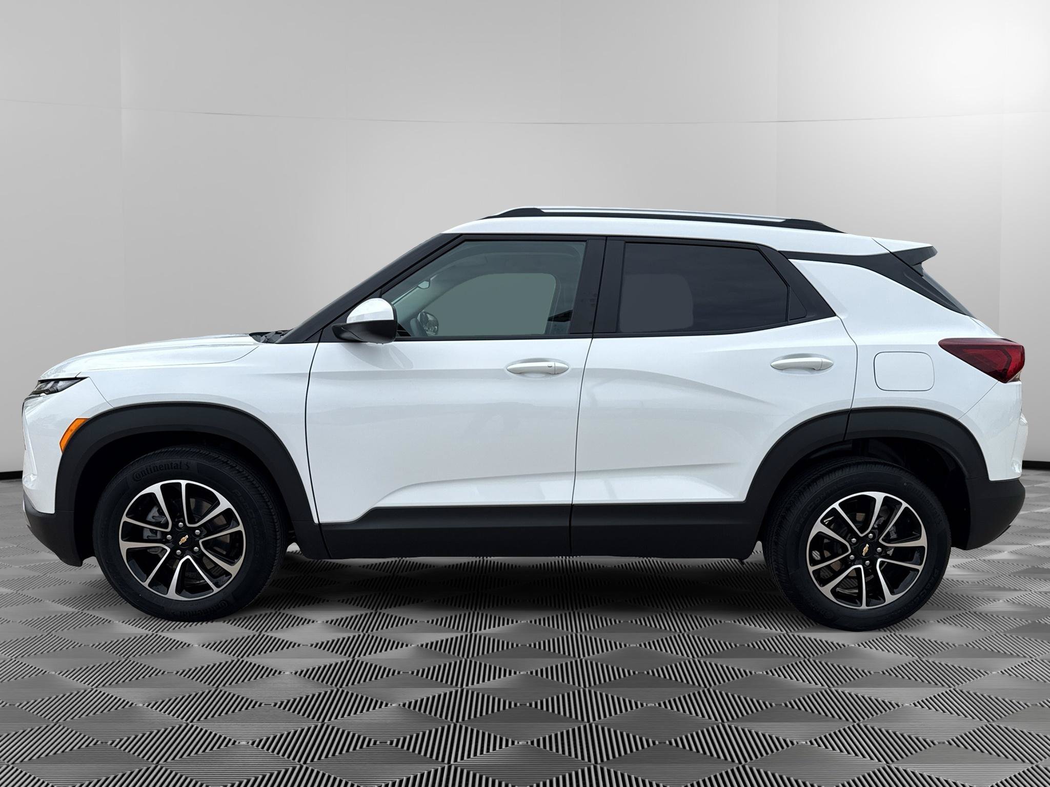 New 2026 Chevrolet TrailBlazer LT FWD image 2