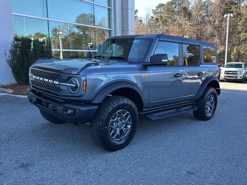 New 2025 Ford Bronco Badlands image 2