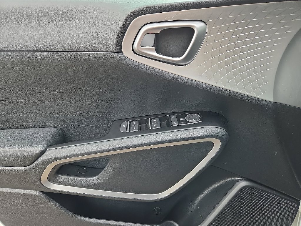 Used 2023 Kia Soul S FWD image 14