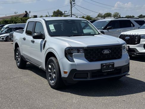 New 2026 Ford Maverick XLT w/ Equipment Group 301A AWD/4WD image 2