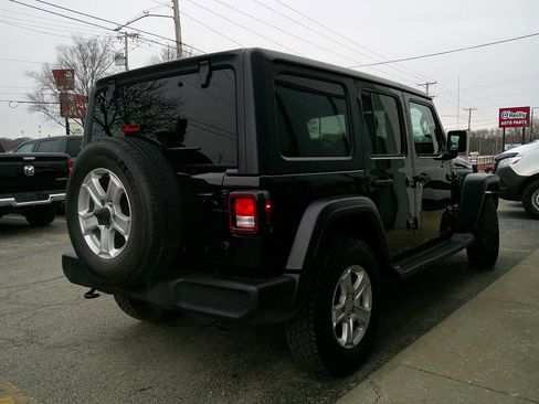 Used 2018 Jeep Wrangler Unlimited Sport S AWD/4WD image 5