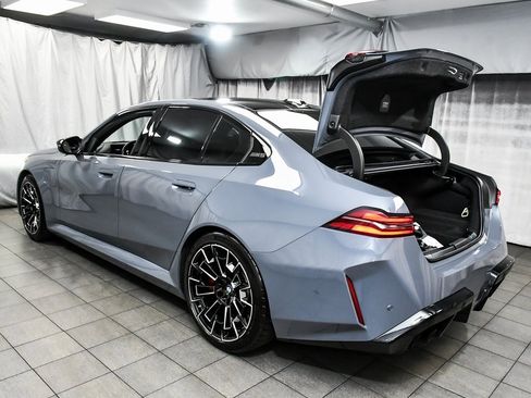 Used 2025 BMW M5 w/ Executive Package image 89
