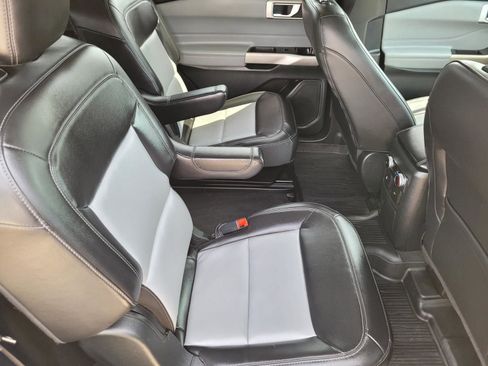 Used 2022 Ford Explorer XLT w/ Equipment Group 202A RWD image 13
