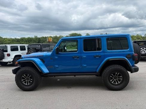 Used 2025 Jeep Wrangler Unlimited Rubicon AWD/4WD image 6