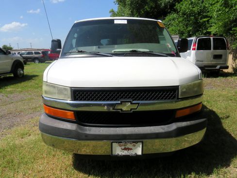 Used 2004 Chevrolet Express 3500 Extended Passenger w/ LS Preferred Equipment Group image 2