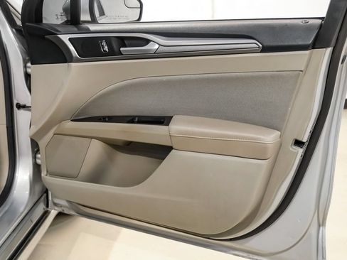 Used 2017 Ford Fusion SE FWD image 41