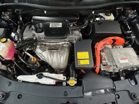 Used 2012 Toyota Camry XLE w/ Convenience Pkg FWD image 5