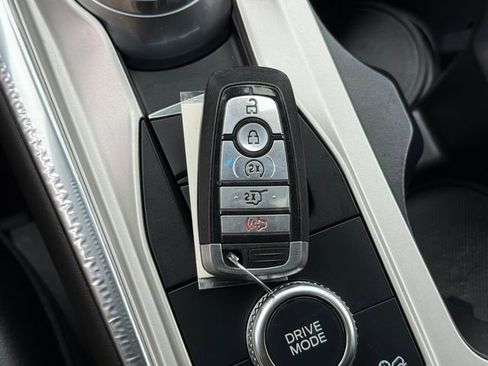 Used 2022 Ford Explorer XLT w/ Equipment Group 202A image 15