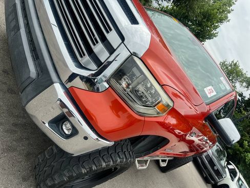 Used 2018 Toyota Tundra Limited w/ Limited Premium Package AWD/4WD image 36