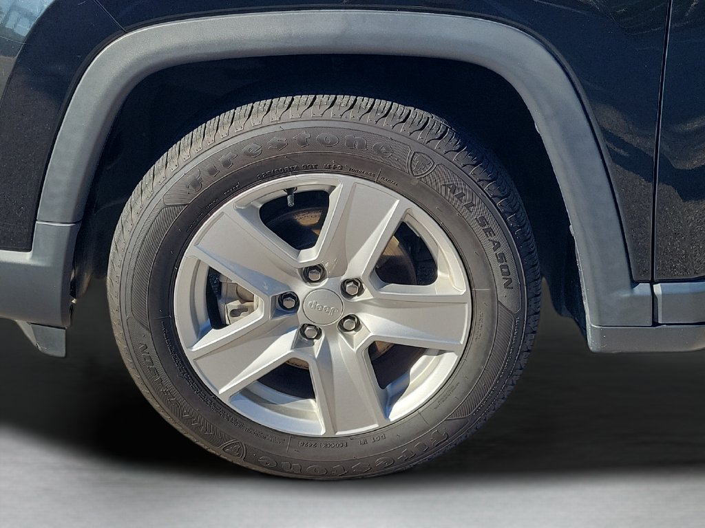 Used 2022 Jeep Compass Latitude FWD image 26