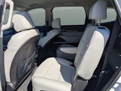 Used 2024 Kia Telluride S image 15