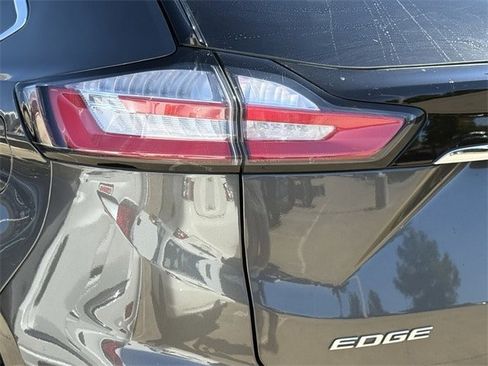 Used 2019 Ford Edge Titanium w/ Equipment Group 301A image 6