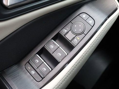 Certified 2025 Nissan Rogue SL w/ Tech Package FWD image 20