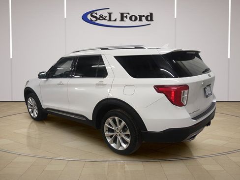 Certified 2023 Ford Explorer Platinum w/ Technology Package image 3