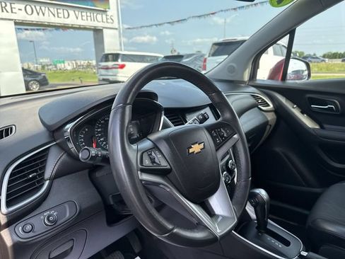 Used 2021 Chevrolet Trax LT w/ LT Convenience Package AWD/4WD image 9