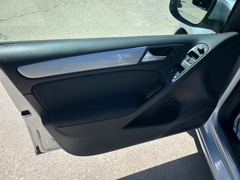 Used 2014 Volkswagen Golf 4-Door FWD image 9