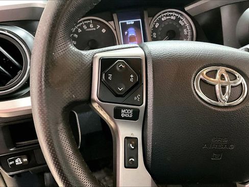 Used 2017 Toyota Tacoma SR5 w/ Tow Package AWD/4WD image 18