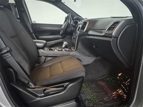 Used 2019 Jeep Grand Cherokee Laredo image 37