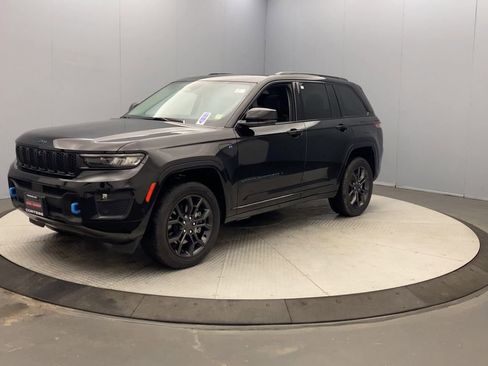 Used 2023 Jeep Grand Cherokee 30th Anniversary AWD/4WD image 9