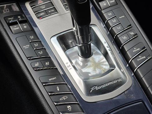 Used 2015 Porsche Panamera S w/ Premium Package image 79