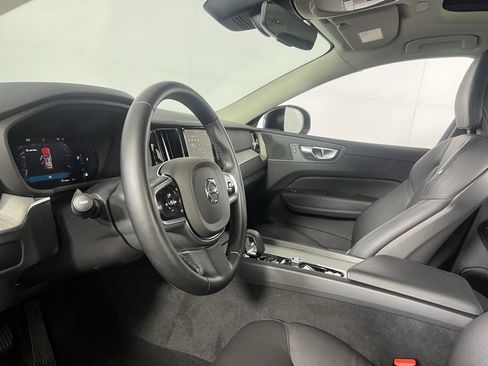 Used 2025 Volvo XC60 B5 Plus image 22