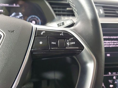 Used 2022 Audi e-tron Premium image 26