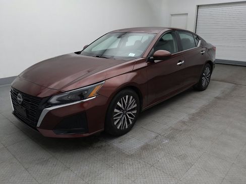 Used 2023 Nissan Altima 2.5 SV image 2