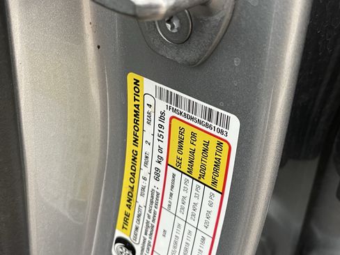 Used 2022 Ford Explorer XLT w/ Equipment Group 202A AWD/4WD image 33