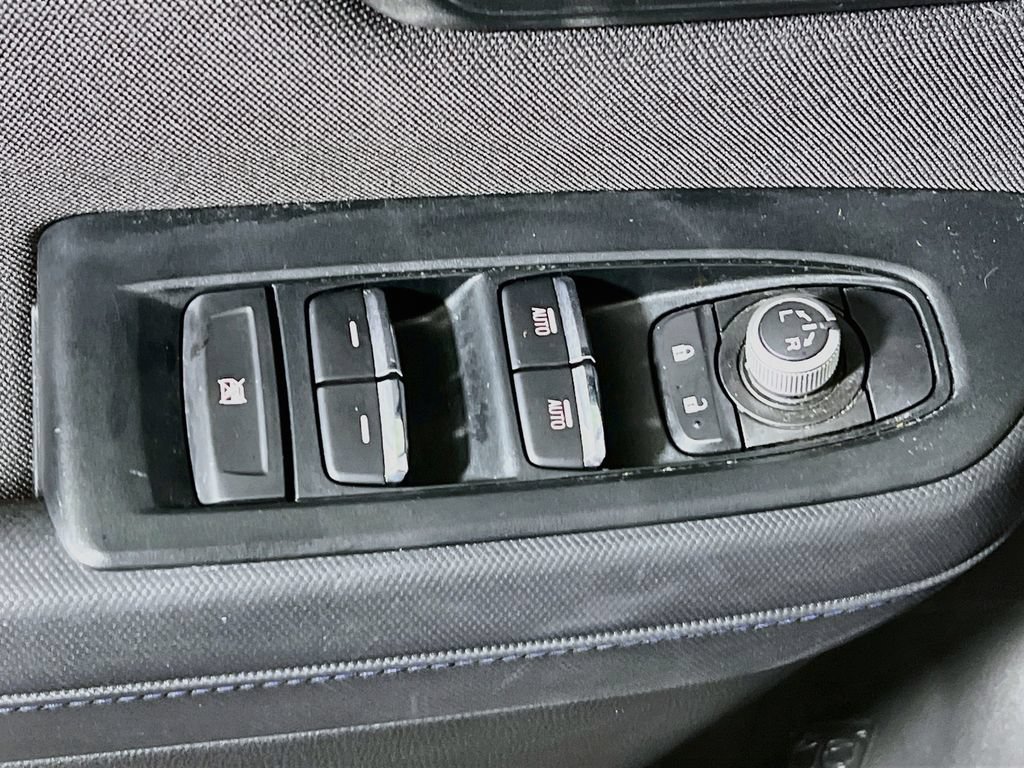 Used 2025 Subaru Forester Premium AWD/4WD image 16