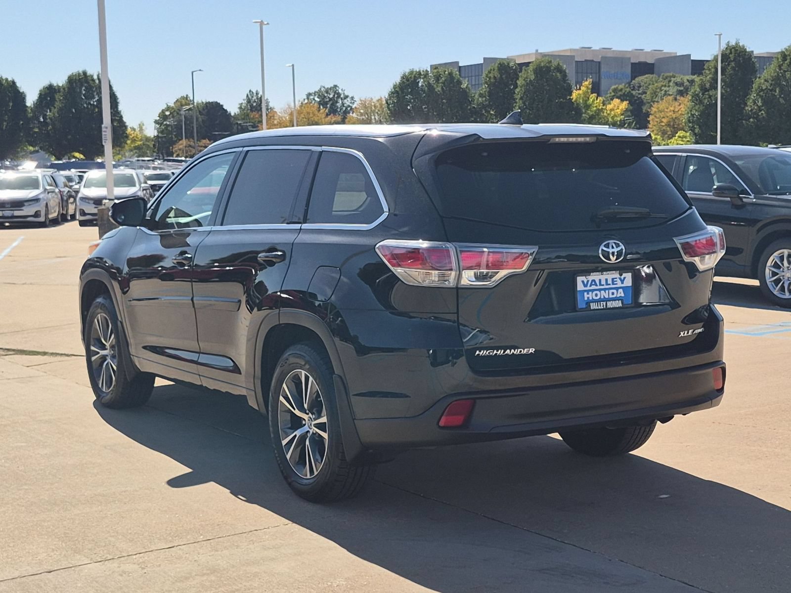 Used 2016 Toyota Highlander XLE AWD/4WD image 8